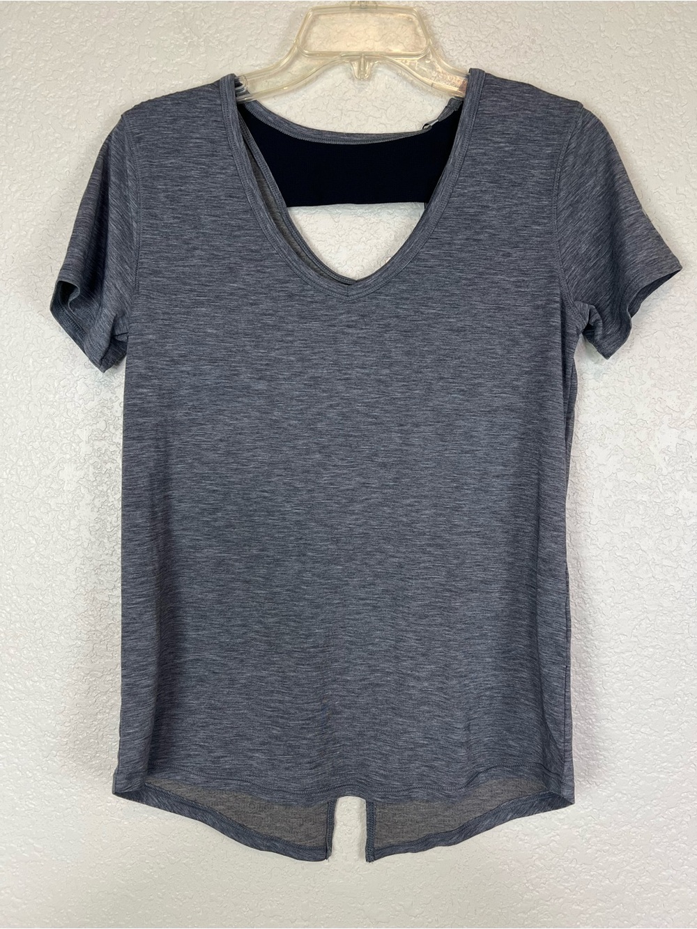 Under Armour Celliant Recovery Gray Black Athletic Tee Keyhole Split Back XS New